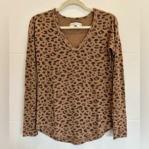 Abercrombie and Fitch Soft and Cozy Leopard Print V-Neck Long Sleeve Siz…